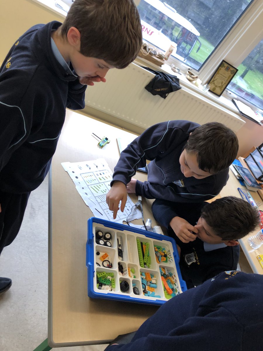 StAudoenStudent's tweet photo. Room 10’s first day working together to create a robotic rover using @LEGO_Group https://t.co/opPBkZDE4r