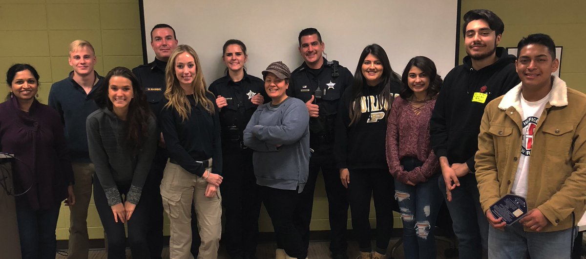 LITHPolice's tweet photo. Last week, members of our Recruitment Unit visited @mcc_edu and spoke with students in the Social Sciences Club about exploring careers in policing

➡️ For more information about a career with us visit: https://t.co/VjnOxRvLgJ

#JoinLITHPD #PassionToProtect https://t.co/W85F57KyYI