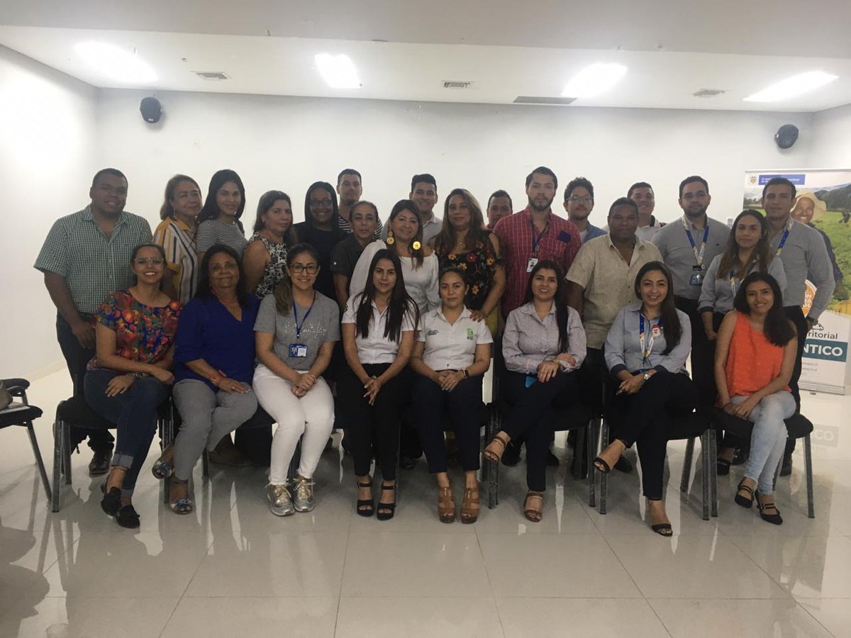 Jaymz05's tweet photo. Last session of the year for the Metropolitano Employment Committee at the @AMBQuilla and my last day attending the meetings after 1.5 years of supporting its growth and development as a space to collaborte and fight for better employment opportunities in the region. 💪🏽💪🏽💪🏽🇨🇴🇨🇴🇨🇴 https://t.co/XYS52Vb0QU
