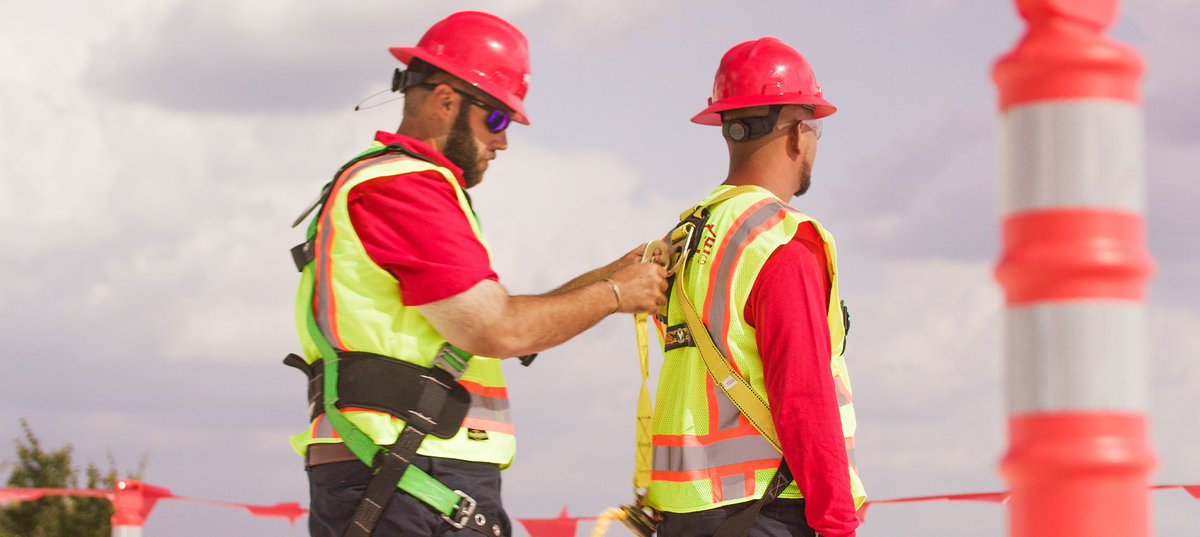 The ultimate trust fall.

#roofersafety #roofingcompany #bulletproofroof