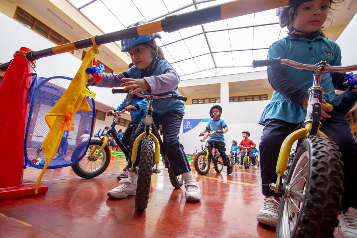 GMU_Lima's tweet photo. ¡Jugamos, nos divertimos y aprendimos a equilibrarnos con la bicicleta! Hoy llevamos el taller de #SinRueditas a la cuna Niña María del Cercado de Lima. https://t.co/H2uNKV7e6i