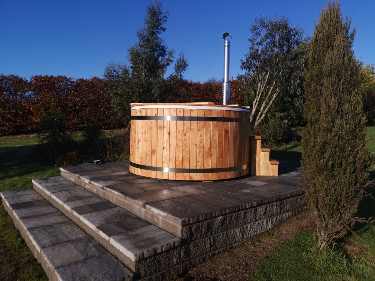 Early Christmas present 🎁 for a customer. Looks very regal sitting on its bespoke base! #woodfired #hottub #fire #stainlesssteel #winter #bathing @treesplease1 @John_Forestry @jamie_dewhurst @auchrannie @andyheald @AlbaTrees @bswtimber