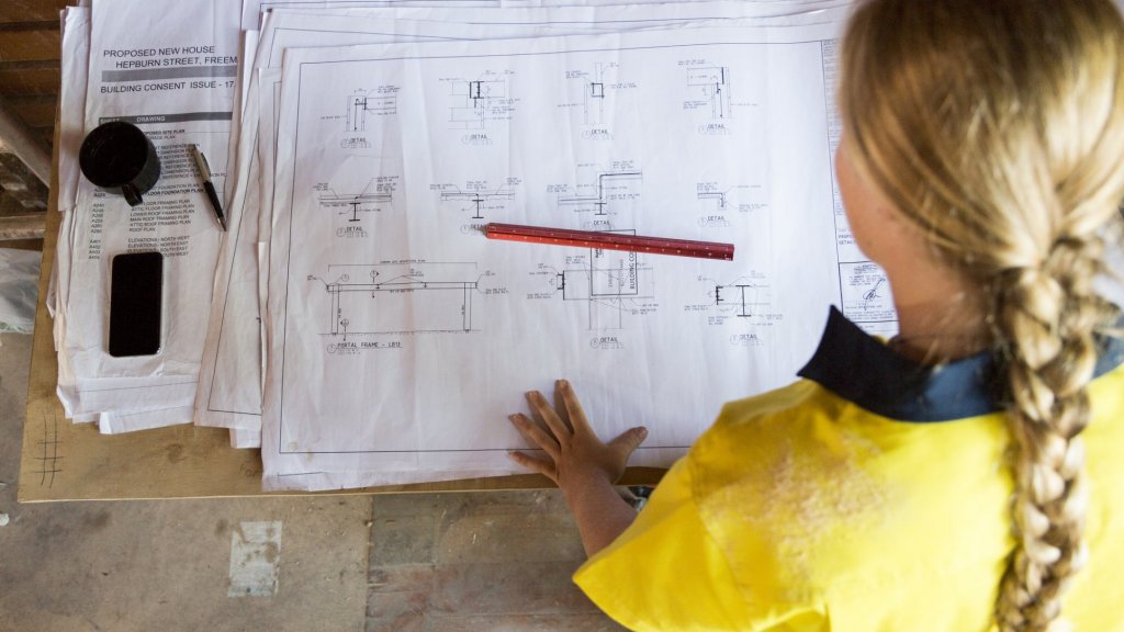 RTLZ's tweet photo. Voor het eerst is in een cao vastgelegd wat zzp'ers minimaal moeten verdienen als ze hetzelfde werk doen als een werknemer. De architecten bijtten het spits af, maar naar verwachting zullen de zorg en het onderwijs volgen #zzp https://t.co/wM9ptheVEM https://t.co/09KoGzHeyo