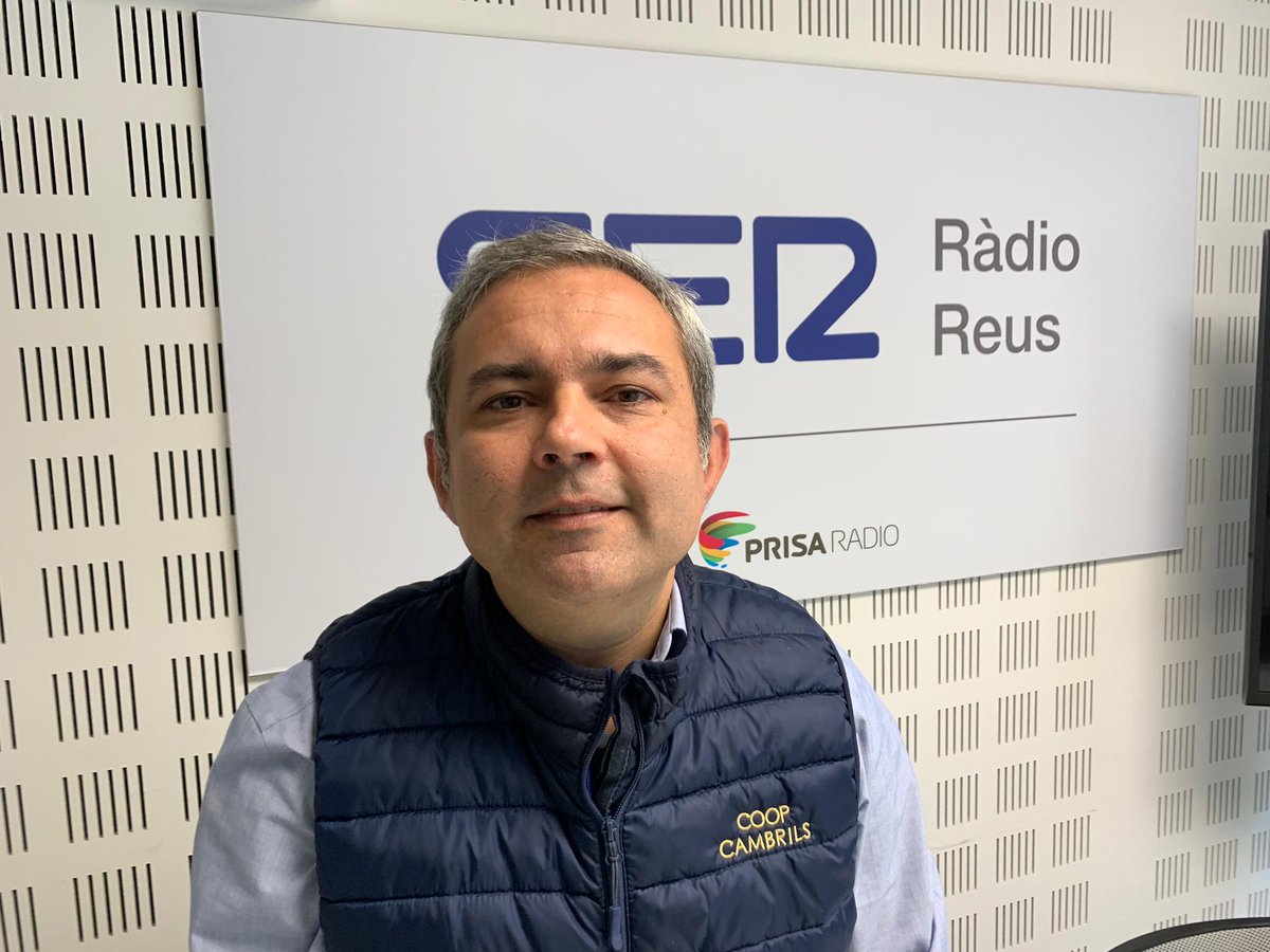 OliMestral's tweet photo. Avui el nostre director comercial, Fernando Sarasa ha estat a ls @SER_TgnReus per parlar de la producció d'oli al programa del matí de Josep Cuní.
#mestral #aragem #oli #vergeextra #oove #delraig https://t.co/f7w67IQZrH