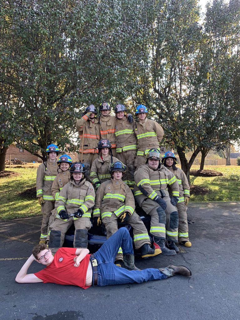 aglong01's tweet image. “Don’t forget to stop and look around you, and realize how valuable it is.” These are the best friends I’ll ever have. So grateful.