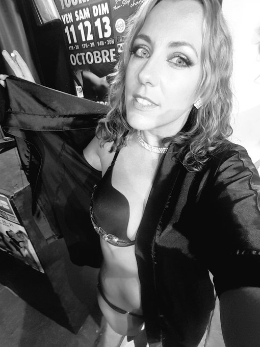 💥 Rdv ce week-end &agrave; Belfort mes ch&eacute;ris !   Sur le stand @33_films_prod de @lizadelsierra Je serai pr&eacute;sente<a href="/tag/relax"class="tags"><span>#relax</span></a><a href="/tag/bath"class="tags"><span>#bath</span></a><a href="/tag/ngot"class="tags"><span>#ngot</span></a>