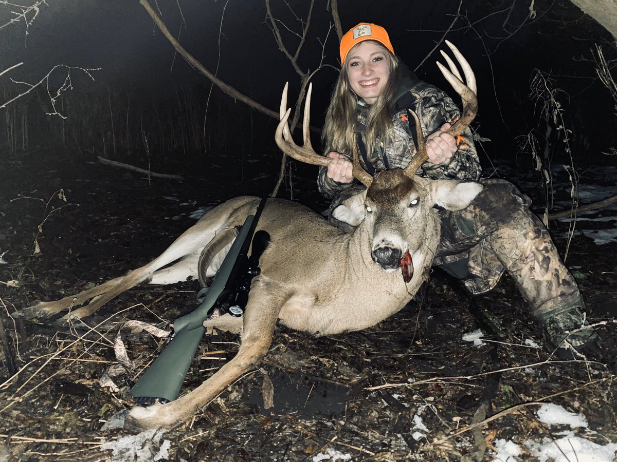 NicholeMarie517's tweet photo. Oh the emotions of shooting your dream buck! AHH! #BBD #RichardsonStrong https://t.co/eFBy3UiYJx