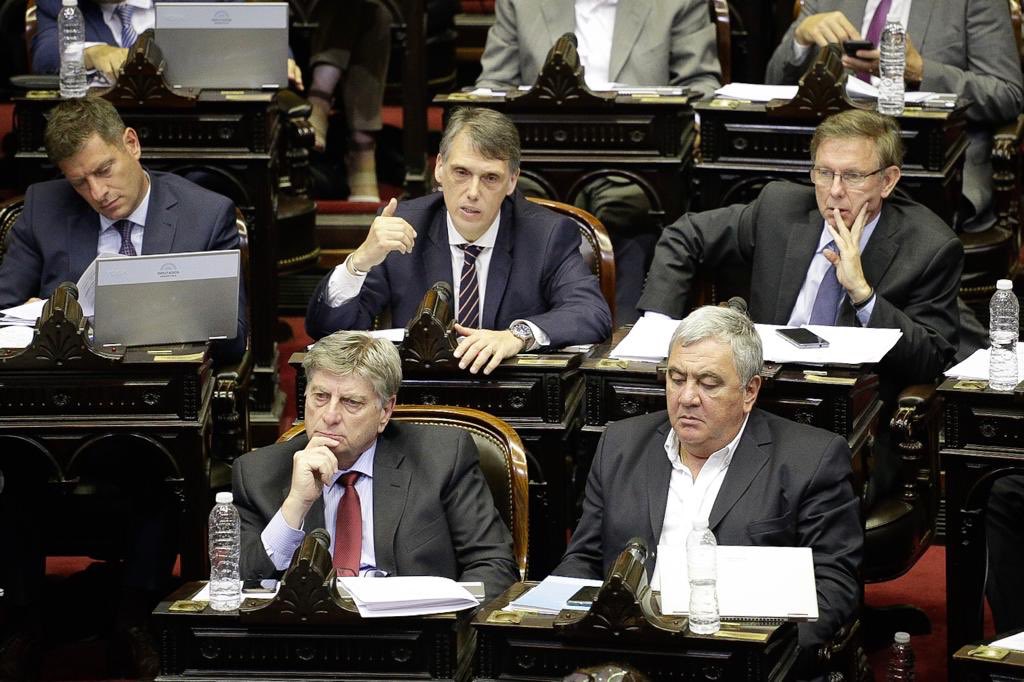 En <a href="/DiputadosAR/">Diputados Argentina</a> comenzamos una nueva sesión especial para tratar temas clave para este contexto de recesión que vive la Argentina