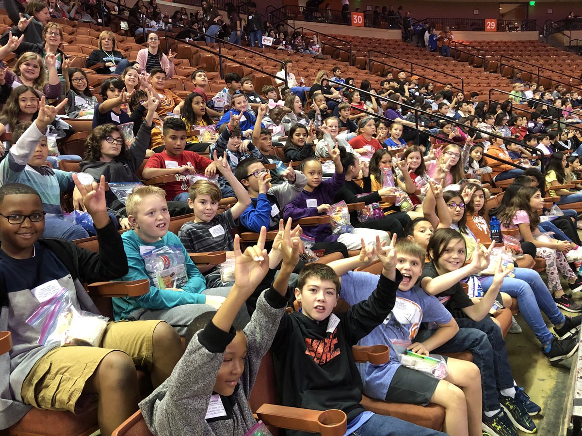 frost5th's tweet photo. #HookEm Frost is in the house! https://t.co/4HLSHD43jX