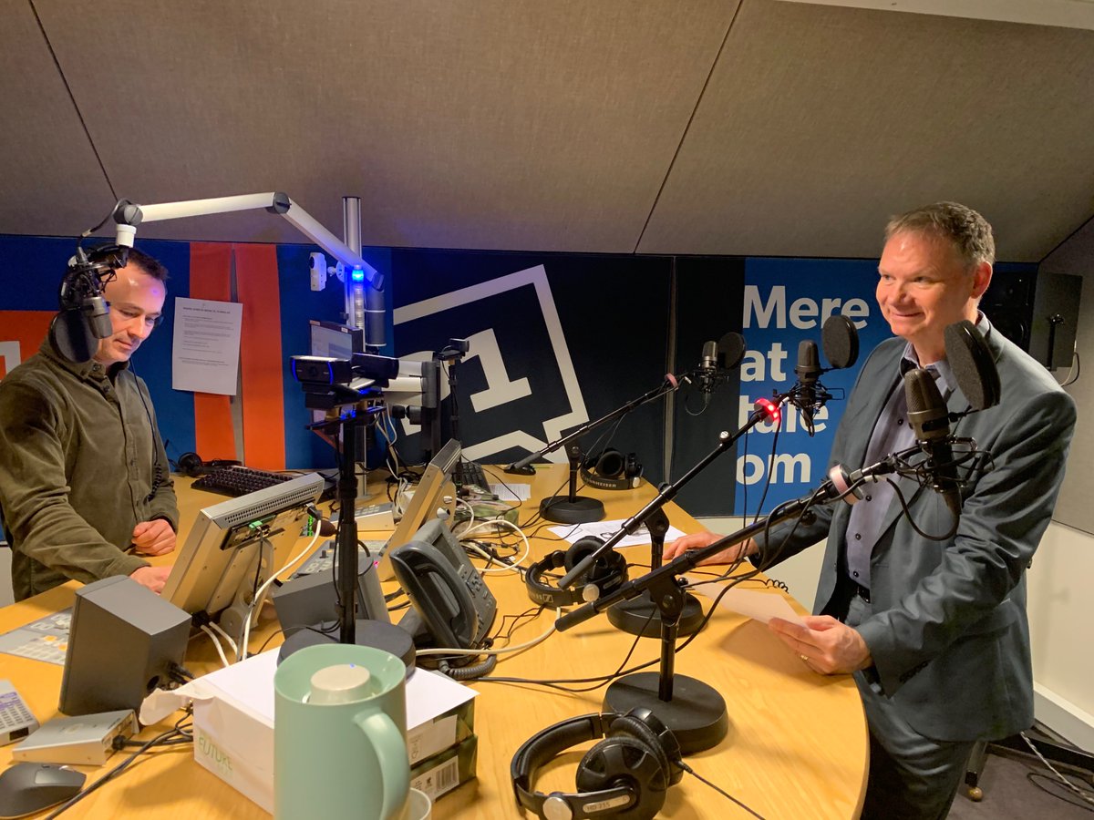 Ras_Winther's tweet photo. Et lille blik bag facaden i forberedelserne til lanceringen af projektet "Gør verdensmål til vores mål". En stor fornøjelse at opleve det tværpolitiske samarbejde i 2030-netværket. 
#SDGs #2030panelet #2030netværket https://t.co/7hw05ewYff