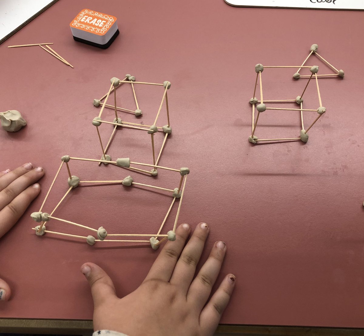 rlmeyer6's tweet image. Mrs. Caraballo’s class is making 3-D shapes! #theclesway