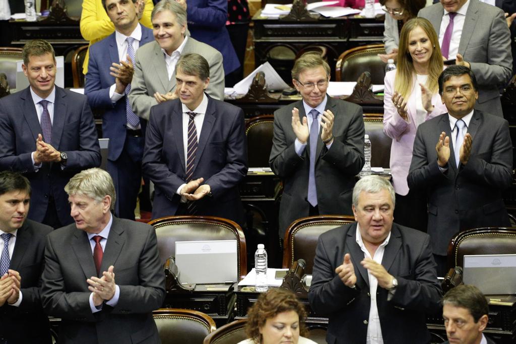 Sesionando en <a href="/DiputadosAR/">Diputados Argentina</a> 
<a href="/diputadospj/">BJ</a>