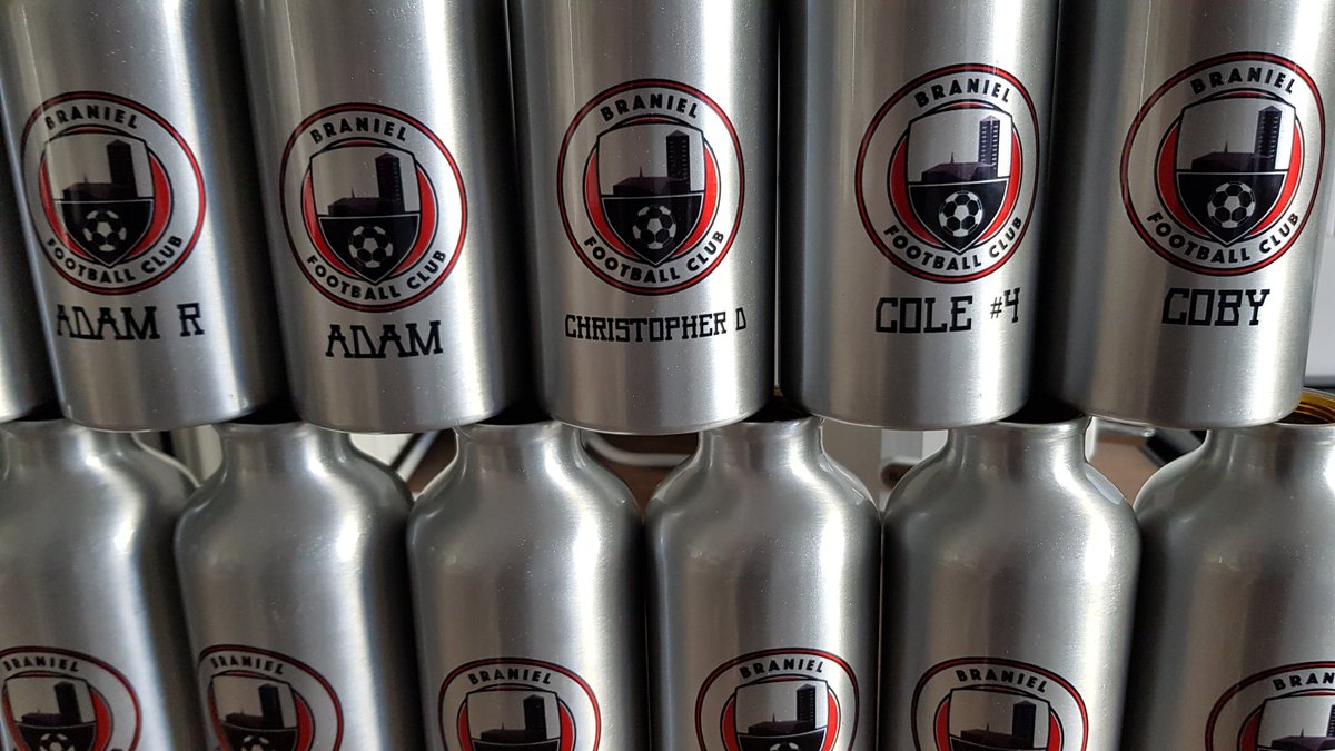 NIMugCo's tweet photo. The first batch of 100 bottles that went out today for Braniel FC. Kids will be delighted not doubt. Thanks for the order guys.
#nimugco #personalisedbottles #perssonalisedmugs #personalisedcoasters #keepitlocal #branielfc @StephenNix1993 https://t.co/N3iqm9hy7i