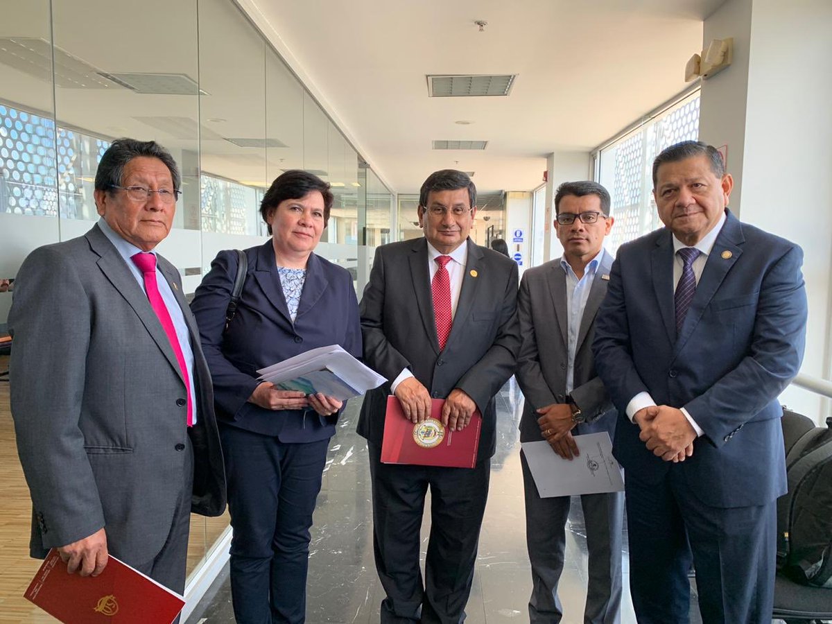 [AHORA] #Quito La mesa legislativa de la comisión económica de la <a href="/AsambleaEcuador/">Asamblea Nacional</a> entrega a <a href="/gnaranjol/">Galo Naranjo López</a> presidente de <a href="/ASESEC1/">Asamblea del Sistema de Educación Superior</a> la proforma del presupuesto general del estado correspondiente al ejercicio 2020 para el análisis y entrega de observaciónes. 
#AsesecPorLaEducación