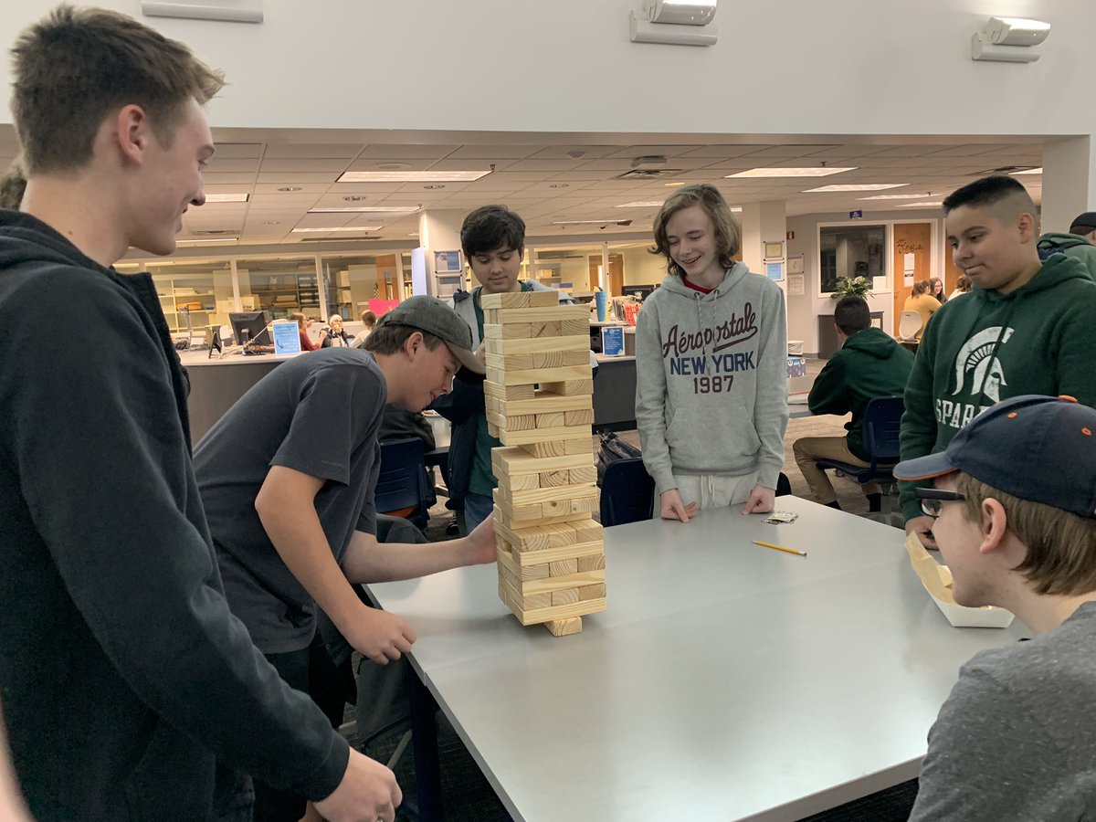 MSHSLMC's tweet photo. Brain breaks between exams. #mshspride https://t.co/bVooarhI8J