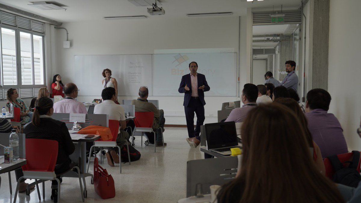 jrestrp's tweet photo. Nos reunimos con 15 centros de desarrollo tecnológico, innovación y productividad del país, en la jornada de cierre de #BizFactory, programa que busca fortalecer capacidades para el diseño de nuevos modelos de negocio. https://t.co/q4IvrSCKTN