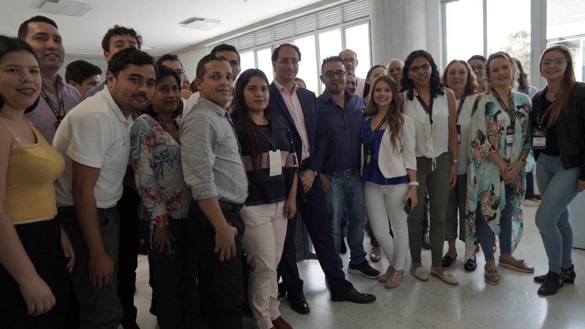 jrestrp's tweet photo. Nos reunimos con 15 centros de desarrollo tecnológico, innovación y productividad del país, en la jornada de cierre de #BizFactory, programa que busca fortalecer capacidades para el diseño de nuevos modelos de negocio. https://t.co/q4IvrSCKTN