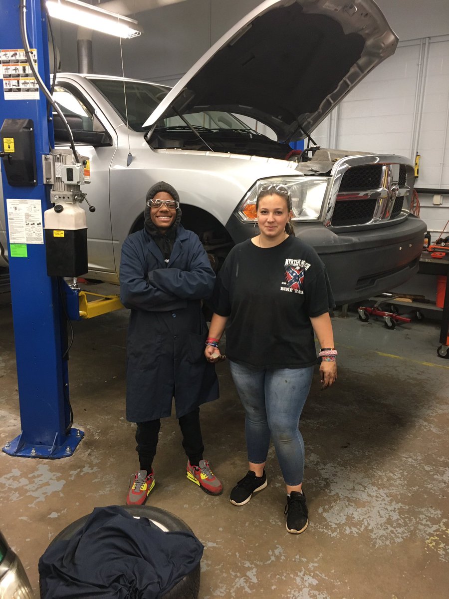 JeffCol38194580's tweet photo. First customer front brake replacement. We are on Brakes now so this fit perfect with our lesson!!! https://t.co/V9xD0R2KEw