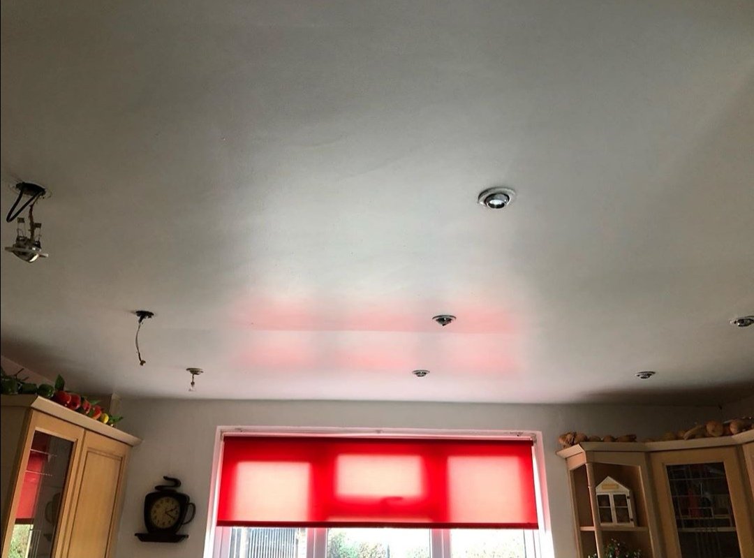 DarliDevelopLtd's tweet photo. A recent rewire and replacement of downlights. Upgraded from Halogen to LED. 💡💡💡 #DarliDevelopmentsLtd #electrician #propertymaintenance #upgrade #LEDlights #LED #rewire #halogen https://t.co/J5BSuf01fN