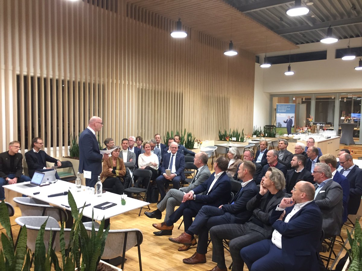 kgb3056's tweet photo. Vanavond #eindejaarbijkomst #CDF met @cdkfryslan als beschermheer op het #EnergieKenniscentrumLeeuwarden In gesprek over #FryskeAmbassde met presentatie @koenharinga https://t.co/wftW8g9kvE