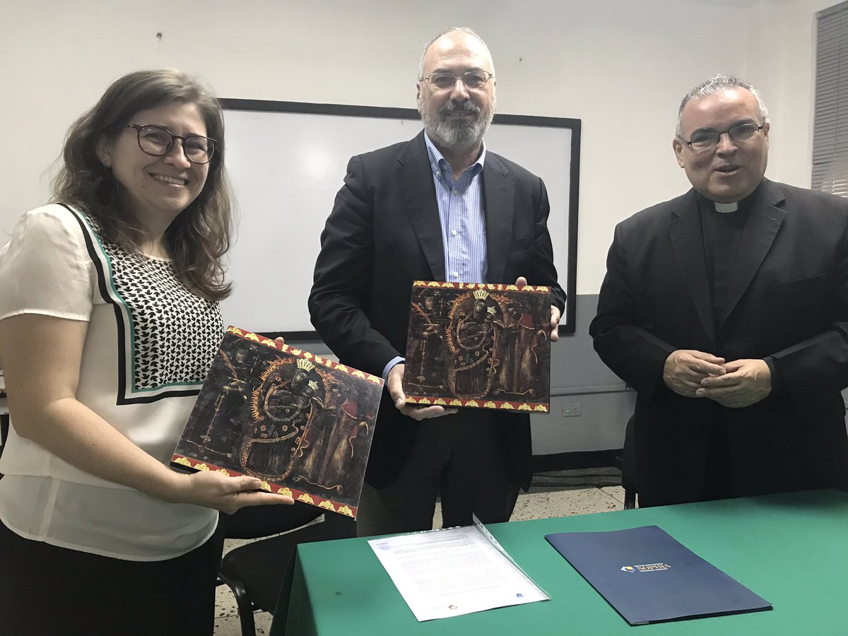 UNICAeduve's tweet photo. Hoy firmamos un convenio de hermanamiento académico e investigativo con el @istitutosophia mediante la visita del Dr. Antonio Baggio.
Nuestro #RectorUNICA, Pbro. Dr. @EJOrtigoza, destacó la relevancia de esta alianza que pone de relieve la fraternidad como valor institucional. https://t.co/Src0Y9ILBz