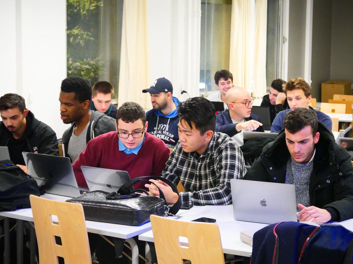 EpitechDigital's tweet image. Nos étudiants 3ème année Web Development aident les étudiants de 1ère et 2ème années dans le cadre d'une session de tutorat. Une façon d'aider les étudiants dans la compréhension des langages du Web et de prouver la solidarité entre les promotions👩‍💻👨‍💻#webdevelopment #supinternet