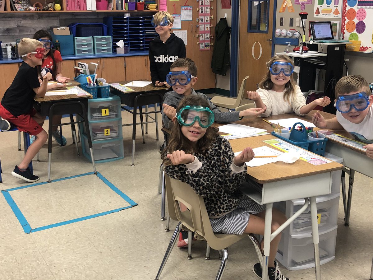 Heather82592858's tweet photo. Experiment time in 2nd grade. #GoggleFun #FormsOfEnergy https://t.co/VbMPlK7li9