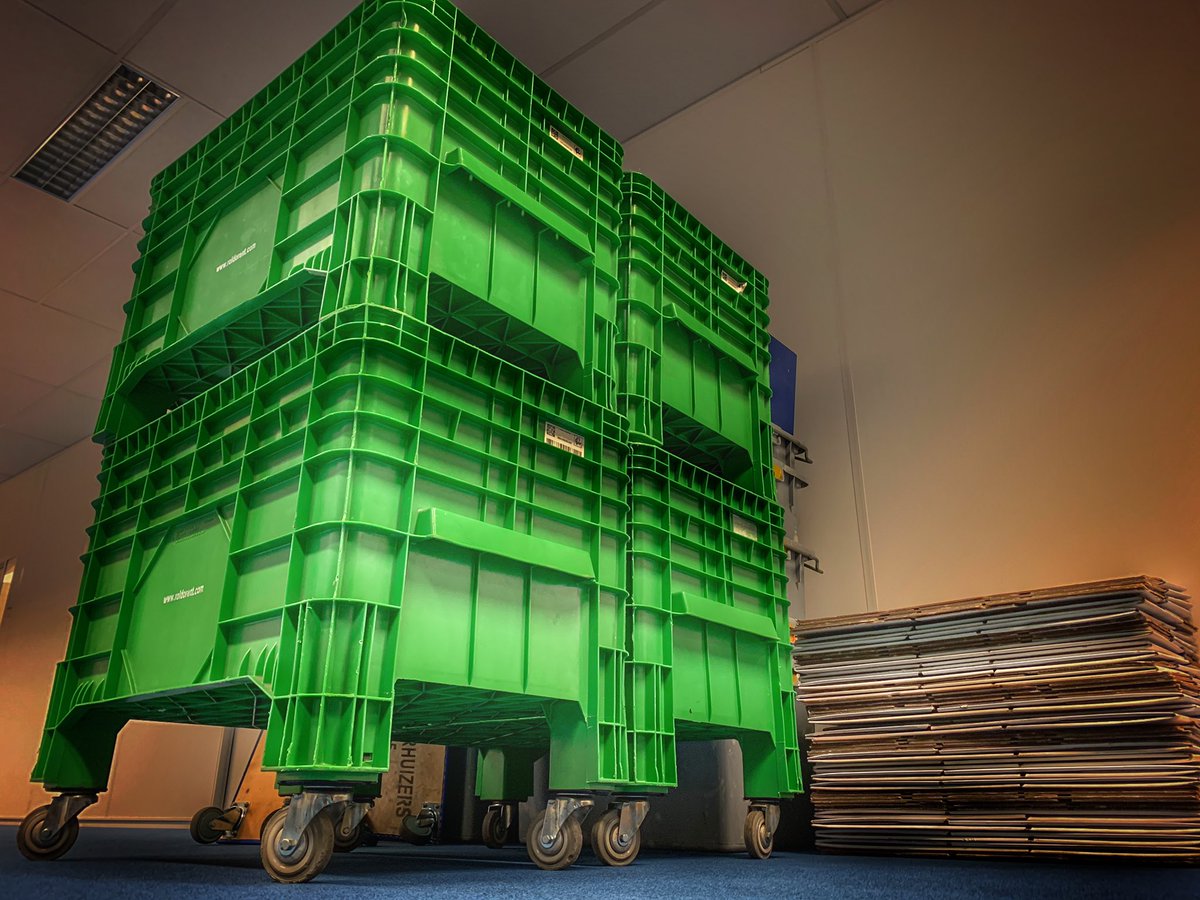 ottovdb's tweet photo. Draaiboeken zijn klaar, morgen de TD van @PROXSYS_NL verhuizen #TeamTD #TeamPROXSYS https://t.co/xnr38luB8M