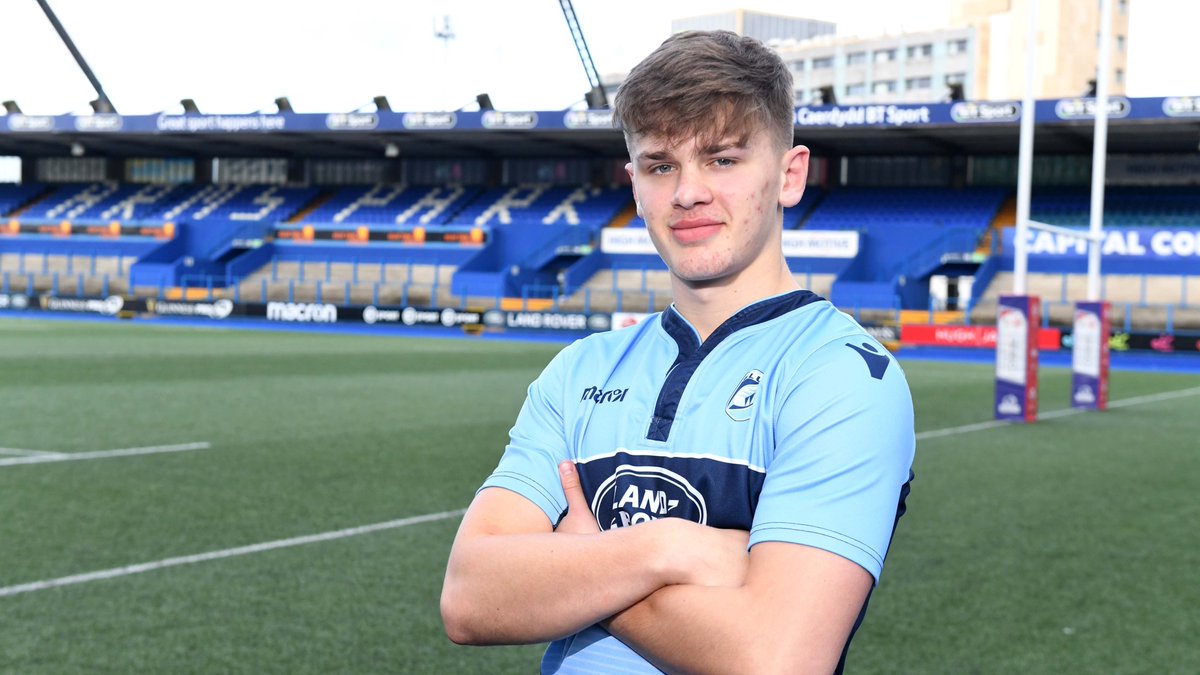 Cardiff_Rugby's tweet photo. ✍️ Five up-and-coming @CBL_Age_Grade talents have put pen-to-paper on their first academy contracts with the region.

Llongyfarchiadau i'r pump sydd wedi arwyddo eu cytundebau cyntaf gyda'r academi.

📰 https://t.co/xbwcjuSO4c https://t.co/EpFAeV9Lct