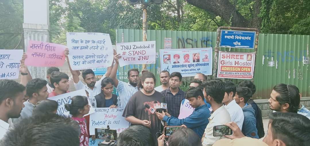 Vikrantrajendr1's tweet photo. #JNU_के_सन्मान_मे
#सुजात_आंबेडकर_मैदान_मे
#AmbedkariteStudentOrganization
#FCPUNE
#JNUStudentProtest
#StandwithJNU
@Prksh_Ambedkar @AmbedkarSujat @VBAforIndia @rajpatode101 https://t.co/FLSprkUiPK
