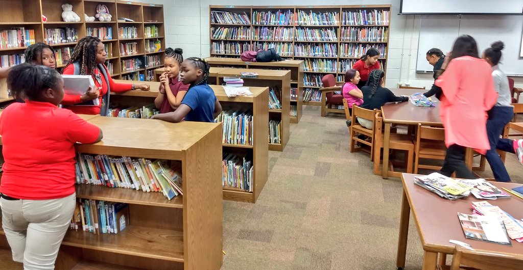 BrentJFreeman's tweet image. Vision boards are a great tool for these @IPSTorrence83 girls to hope &amp;amp; plan for their bright futures 🌞 thank you @womensfundindy @TransformMH for making this program possible 👊🏼