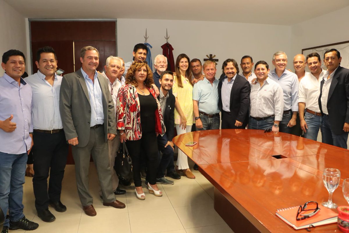 PrensaBettina's tweet photo. Junto a @GustavoSaenzOK e intendentes salteños electos. 👏🏼 Queremos una #TransicionTransparente ✨ para lograr mejores diseños de programas y un plan de trabajo para los próximos años. 💹💯📊 https://t.co/p9RIbHgsra
