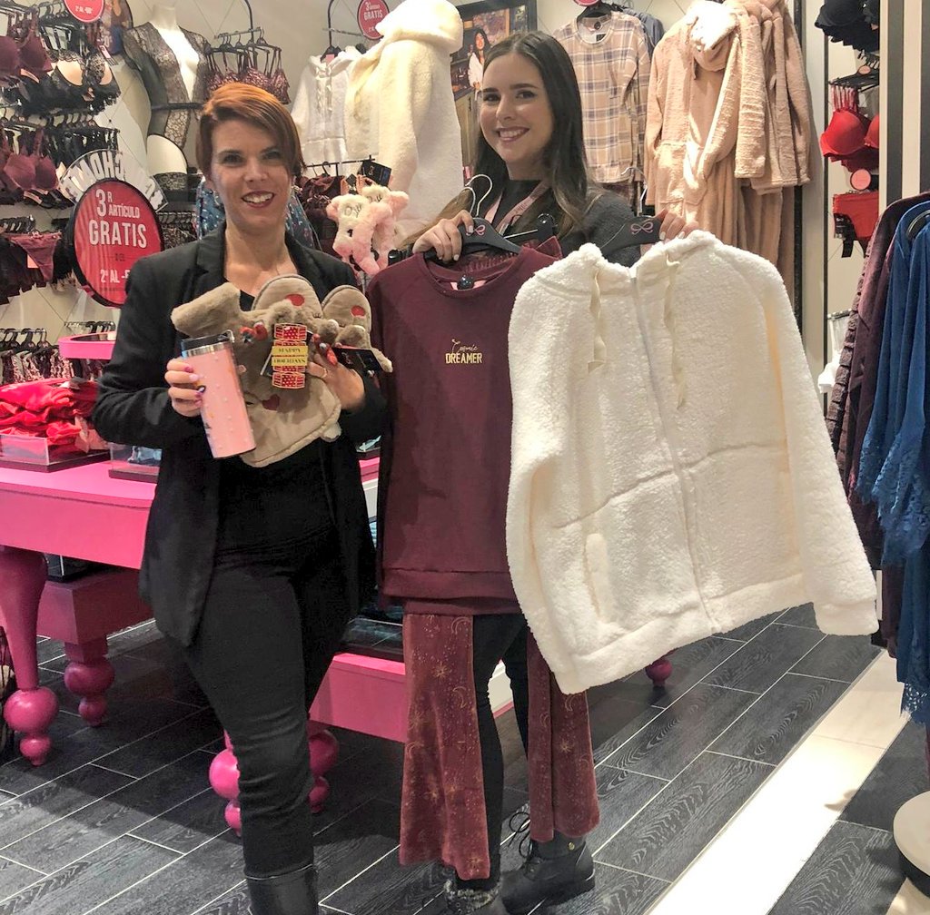 Trainer_HKMSP's tweet photo. Fabulosa formación en Logroño #hkm #berceo con Idoia y Lorena practicando el Cross Selling con #3rgratis #couchdate
@TRamosDesi
@cantor_monica
@andreakuace
@MonicaAnasi
@LiviaGonzalo
@MissLumpen
@CarmenRP1408
@KiraRiga
#greatplacetowork #trainingambassador #hkmfun https://t.co/9n6Q3GYhUv