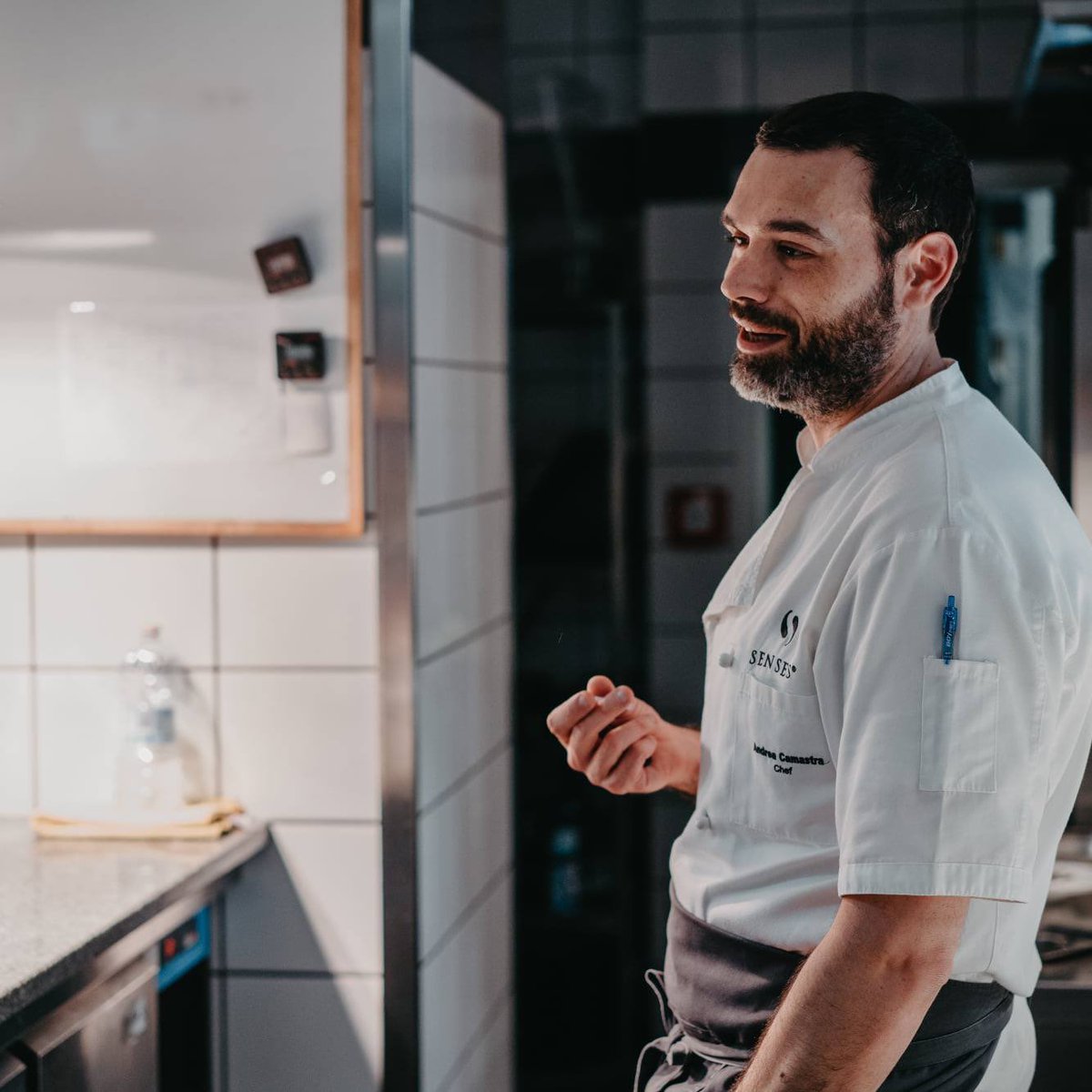 Ladies and Gentelmen, #SENSES is officially the tidiest kitchen you have ever seen! „I have zero tolerance for a messy kitchen”- says Andrea, and his team knows it too well.