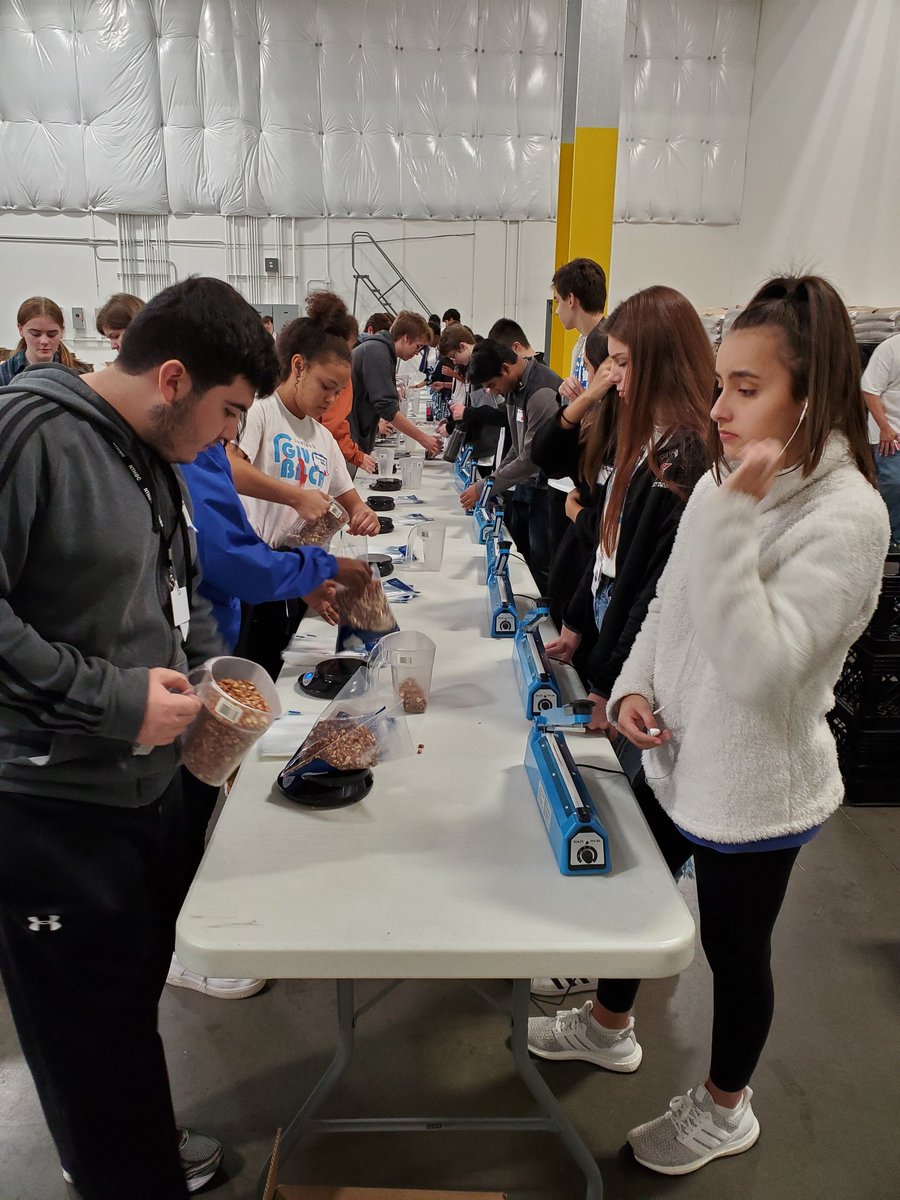 juniper_pearl's tweet photo. Serving with NTH@C today at Children's Hunger Fund! #ntgb19 https://t.co/9Z9ZPD6ZyV