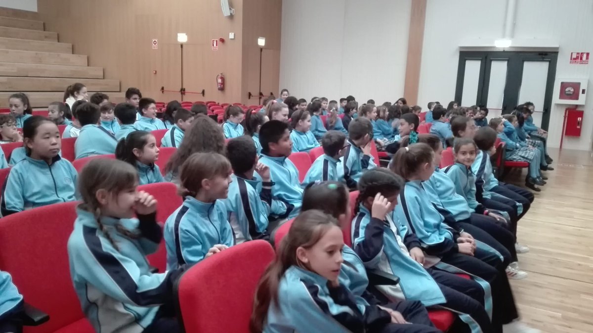 strinidadv's tweet photo. Hoy todos los alumnos del colegio han podido disfrutar de una obra de teatro en inglés que ha estado divertida y comprensiva para todos adaptada a los distintos niveles hoy todos los alumnos https://t.co/pTQFrdX4lk