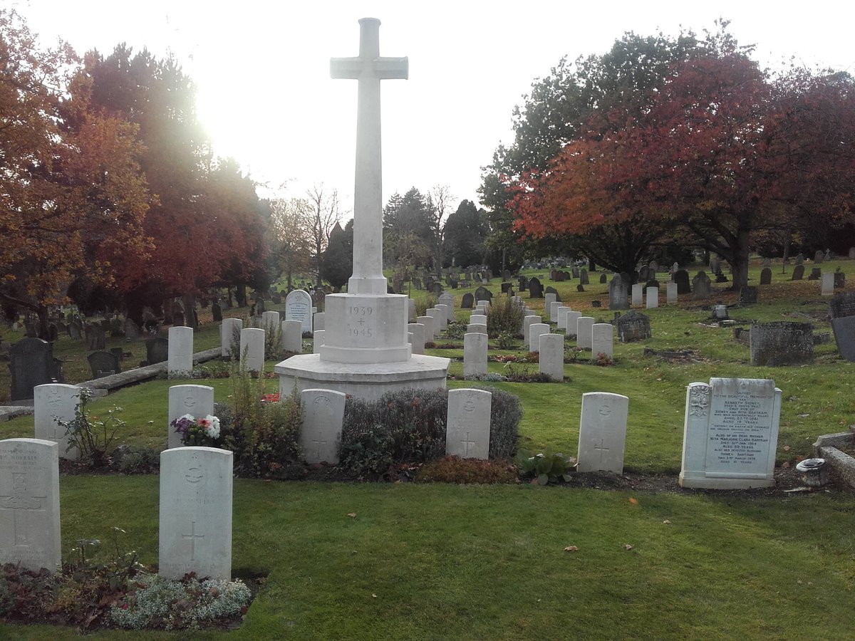 Chrishawes123's tweet photo. @cwgc Plot looking splendid, situated in the middle of Bedford Cemetery, a fitting tribute to all that are at rest there. Why not pay them a visit. https://t.co/CtiRx2r2H6