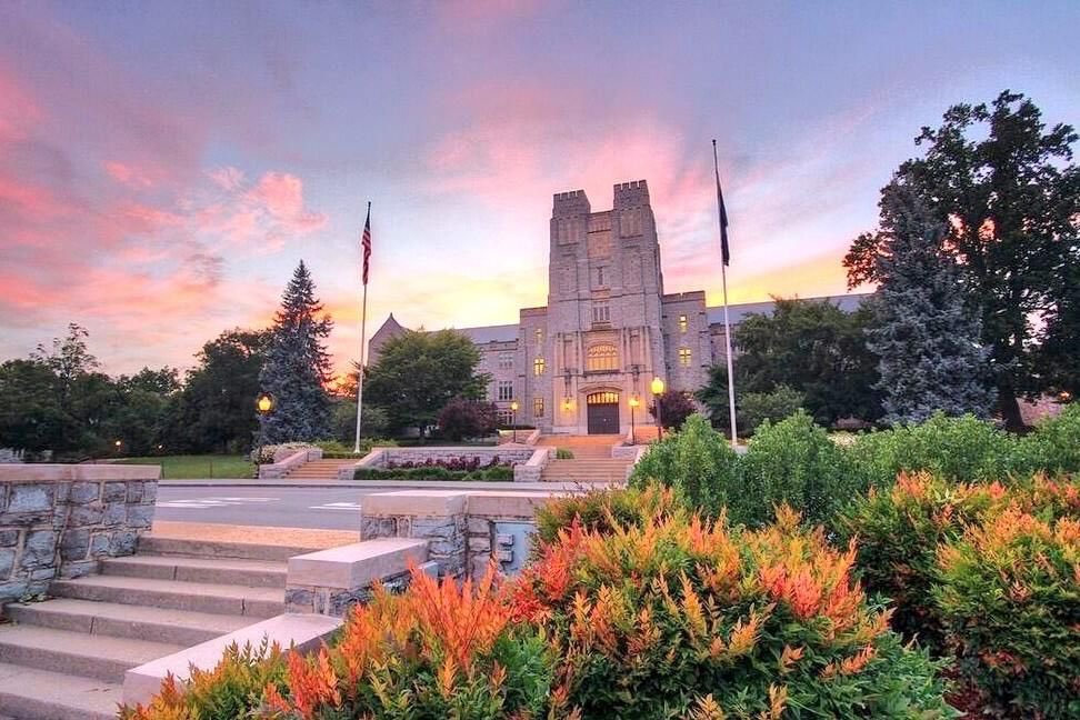 Kvnode's tweet image. Gonna tell my kids that this was Hogwarts