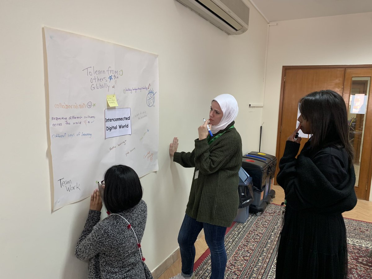 KateAlbarellos's tweet photo. PS teachers #bbsps unpacking the definition of Digital Citizenship for @BBSKWT and the importance of digital citizenship by exploring its elements using Chalk Talk Protocol @TheNSRF #criticalfriends #bbslearns #bbspd #tlcbbs # #iste #CommonSense https://t.co/pDbphefM7m
