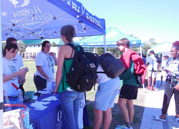 fgculibrary's tweet image. Bradshaw Library staff on the lawn making buttons and signing students up for a chance to win a study room stocked with goodies during finals.
#buttonmaking #GenerationCelebration #studyroom
