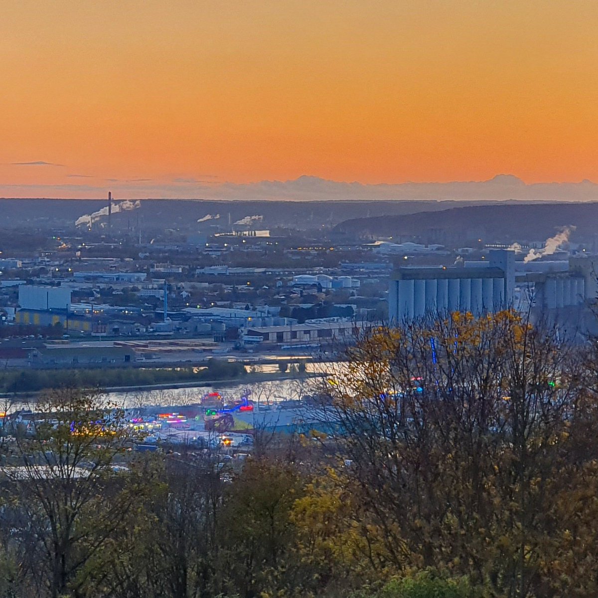 𝘽𝙤𝙣𝙣𝙚 𝙨𝙤𝙞𝙧𝙚́𝙚 𝙖̀ 𝙩𝙤𝙪𝙩𝙚𝙨 𝙚𝙩 𝙖̀ 𝙩𝙤𝙪𝙨 ;-) ********************************** 📷

#rouen #rouencity #rouenfrance #rouenphoto   #normandie #rouentourisme #automne #autumn #urban #city #Photography