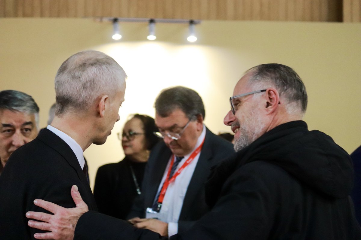 franckriester's tweet photo. En exerçant le mandat de maire, j'ai acquis une conviction : c'est en travaillant avec les élus locaux que l’État peut déployer des politiques culturelles ambitieuses, au plus près des territoires et des attentes de nos concitoyens. 

#CongrèsdesMaires https://t.co/HcilgMP1dP