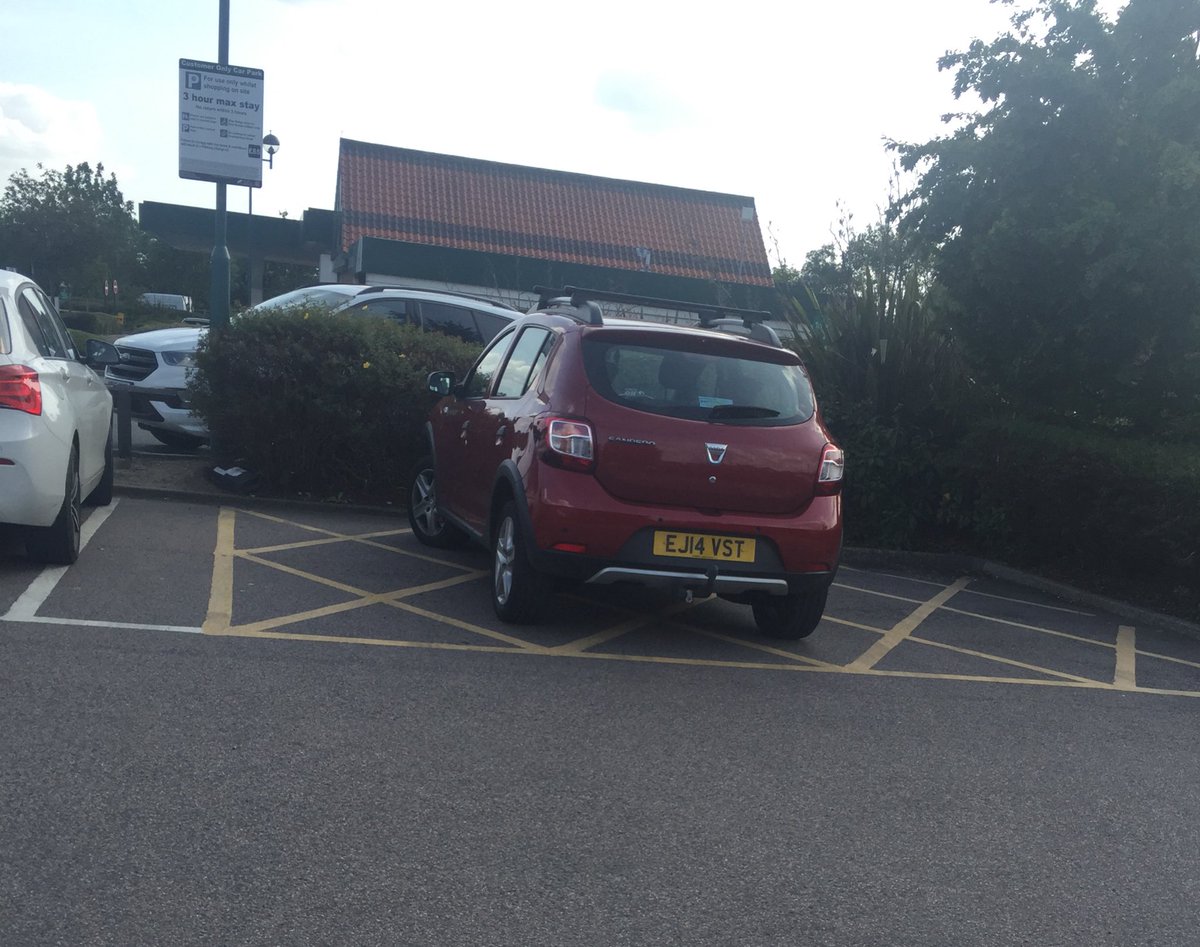 That particular spot attracts particular drivers 🤦‍♀️ <a href="/YPLAC/">You Park Like a C***</a> @parkingdickhead <a href="/parkingknobs/">Parking Knobs</a> @parklikeamoron <a href="/ParkingQuality/">Quality Parking</a>  <a href="/ParkingWankers/">Parking Wankers</a> <a href="/selfishparker/">SelfishParker.com</a> <a href="/ParkLkeAPrick/">YouParkLikeAPrick</a> #essex #Maldon #Morrisons AJ14 VST