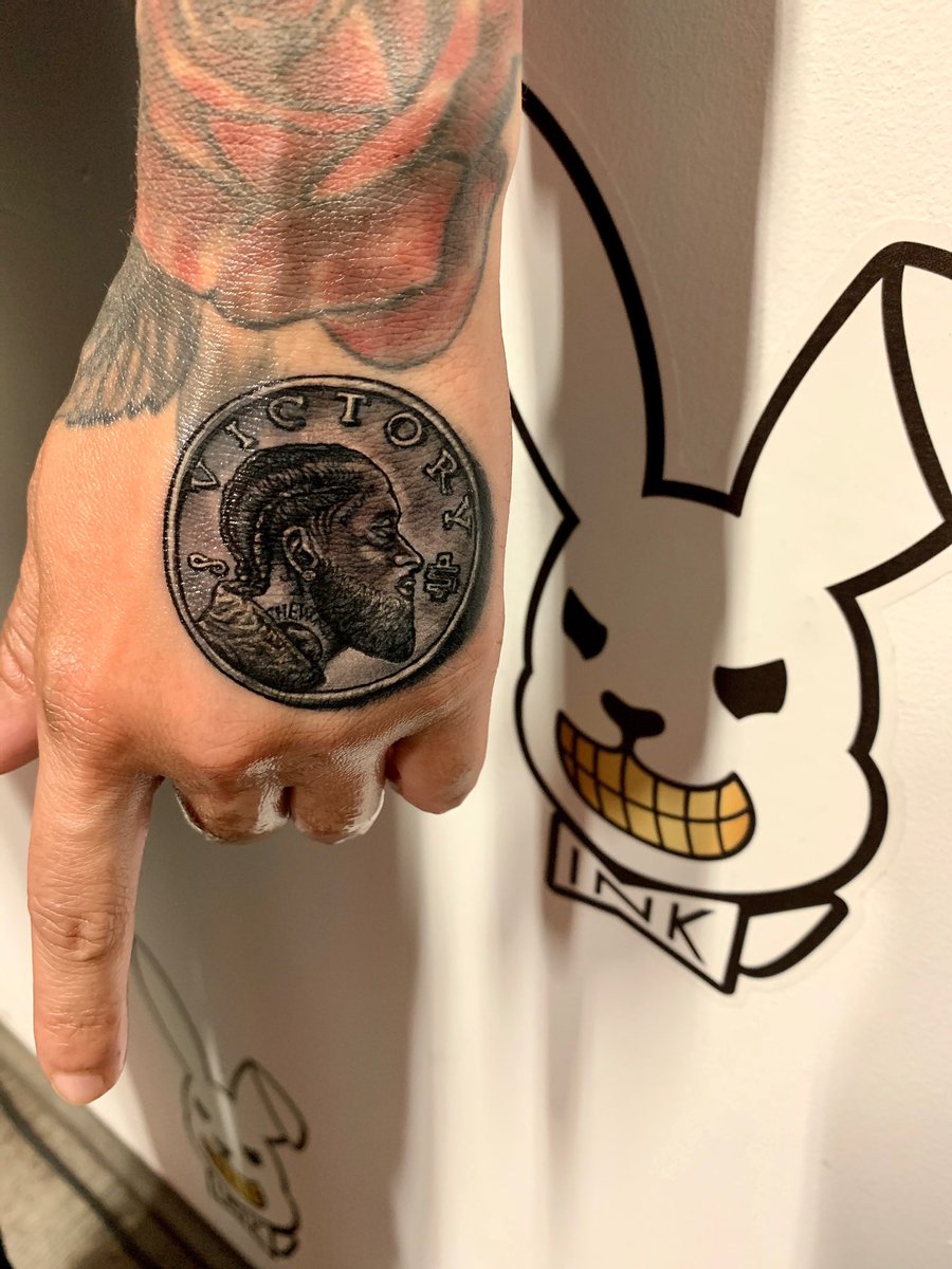 BjTattoos's tweet photo. VICTORY...
#NipseyHussle button 
@LaurenLondon @WORLDSTAR @TheShadeRoomm https://t.co/mKdrhHdOes