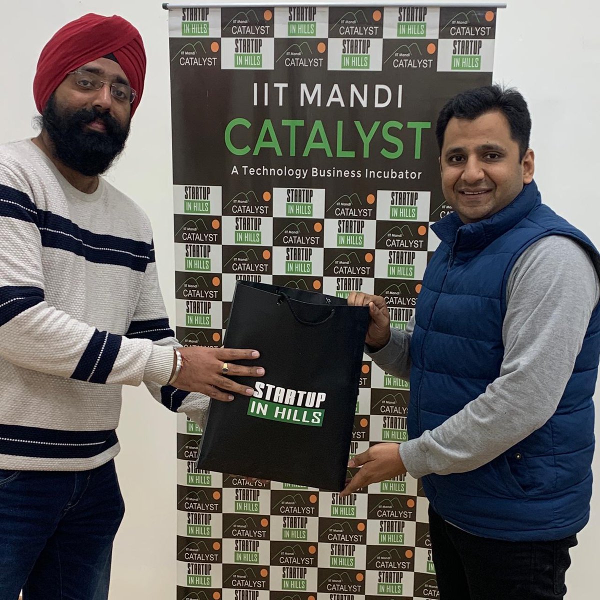 dilnawazakhan's tweet image. “Startup in Hills” is not just a concept but a lifestyle that IIT Mandi Catalyst has been able to create for startups, from not just the Himachal region but also from the areas much beyond this region @iitmndicatalyst @iit__mandi 
#powerdeck #pitching #pitchdeck #startup