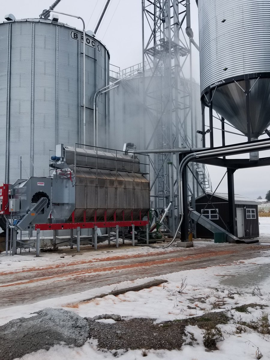 A <a href="/WalingaInc/">Walinga Inc.</a> #ultraveyor installed by <a href="/KawFarmService/">KLFS</a> in #ontag with a suction tank option for clean up around dryer and the leg/pit. #harvest19