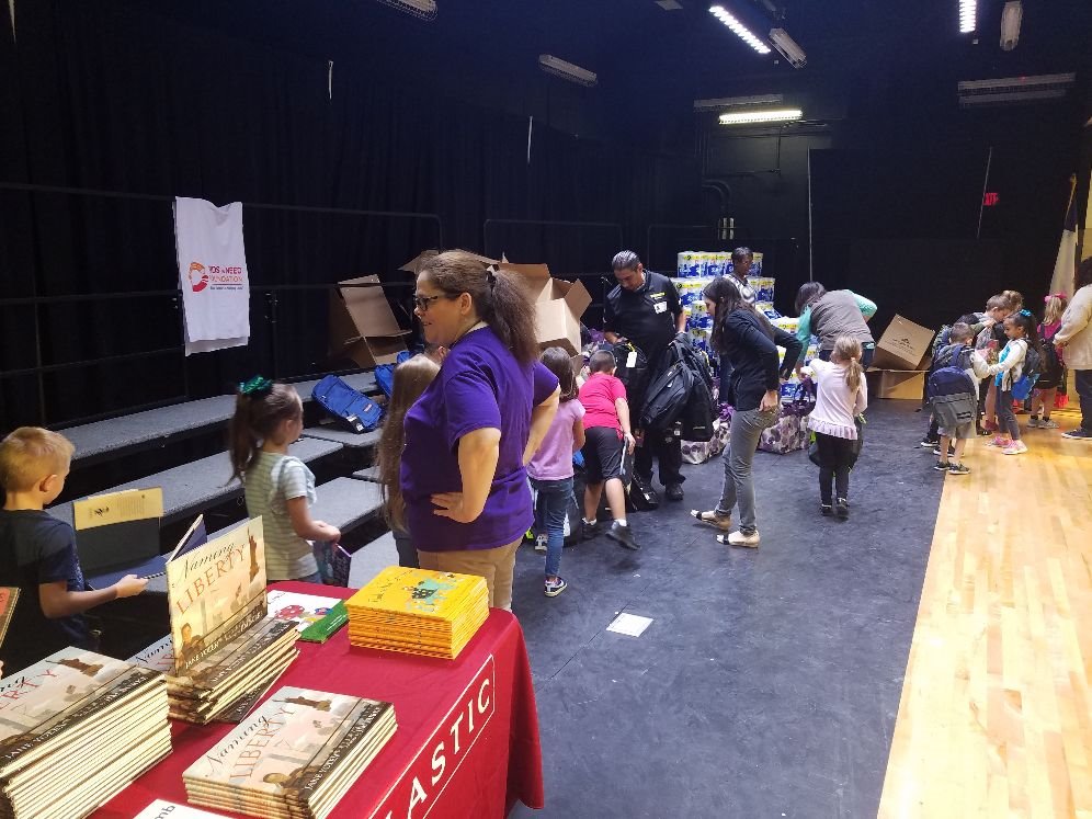 SETXFoodBank's tweet photo. We really enjoyed the collaborative effort with @KidsInNeed, @DollarGeneral, and @Scholastic for the benefit of about 600 students and teachers at @MVEPanthers in Mauriceville today. They were dealt a tough hand by #Imelda and we were glad to offer backpacks, books, etc. https://t.co/R0wxzg26zr
