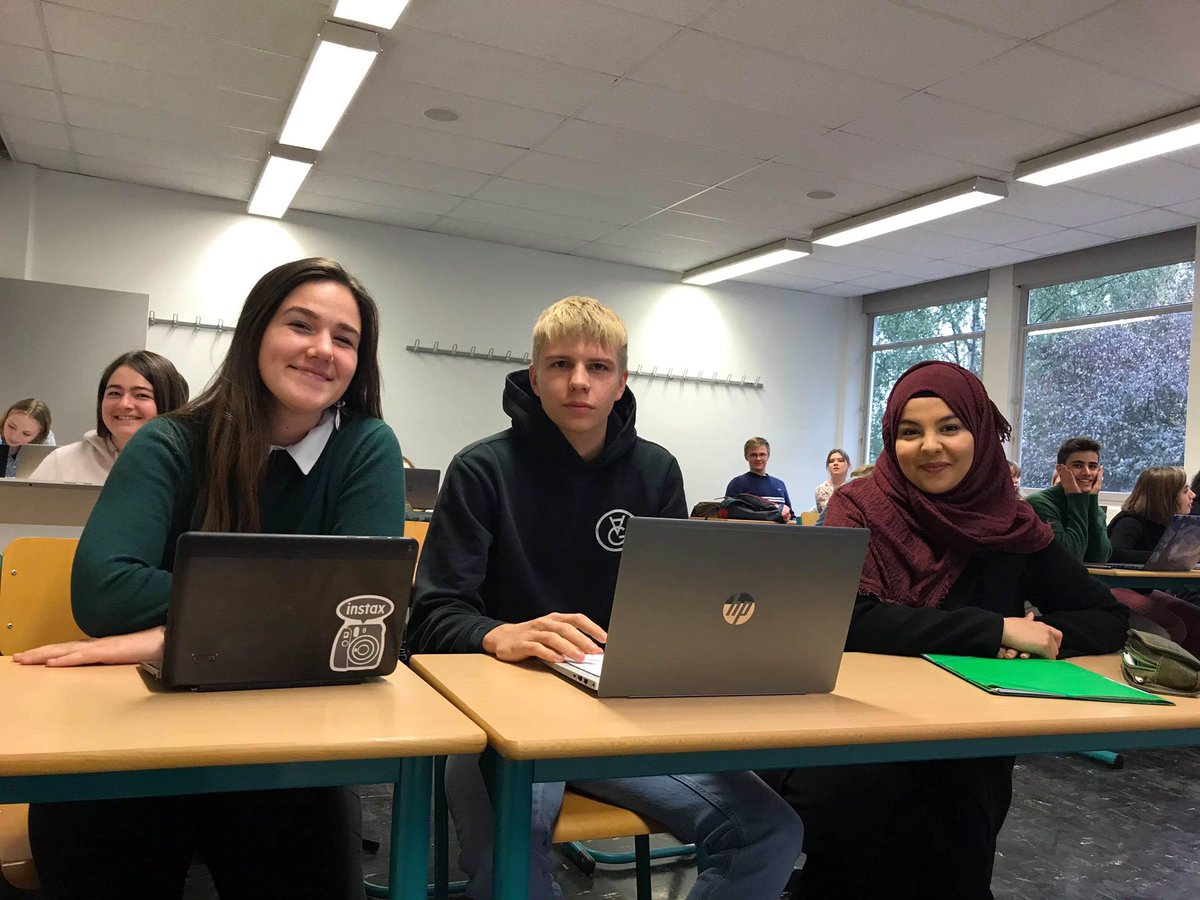 RsInfocom's tweet image. Envie de découvrir le DUT Info-Comm de l’intérieur, de vivre une journée en tant qu’étudiant ?
Avec les immersions c’est possible, et c’est ici que ça se passe : immersion-lyceen.unistra.fr/lyceen-inscrip…