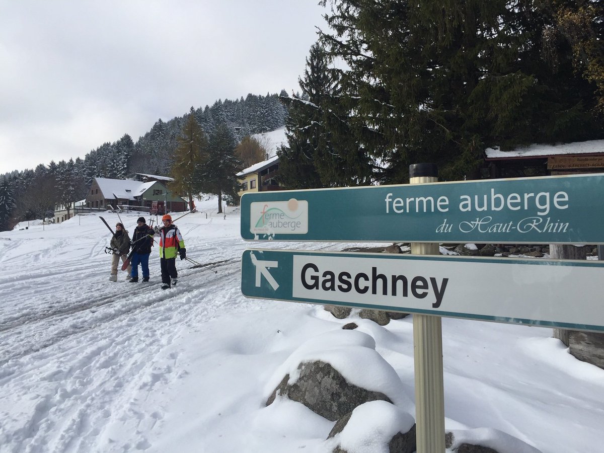 ici_alsace's tweet photo. La station de #ski du #Gaschney dans les Vosges relancée avec un nouveau propriétaire..Il attend maintenant plus de neige pour ouvrir ! https://t.co/Ro0ABmmI7b https://t.co/jZBVc76VOY