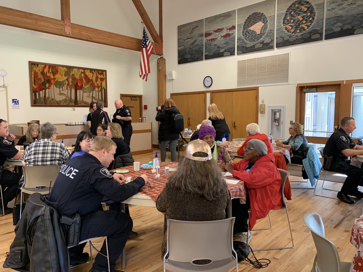 RentonpdWA's tweet photo. Having fun at Cookie with a Cop at the Renton Senior. Here until 11:30.  #cookiewithacop #sugarcookies https://t.co/BhRtivX5NT